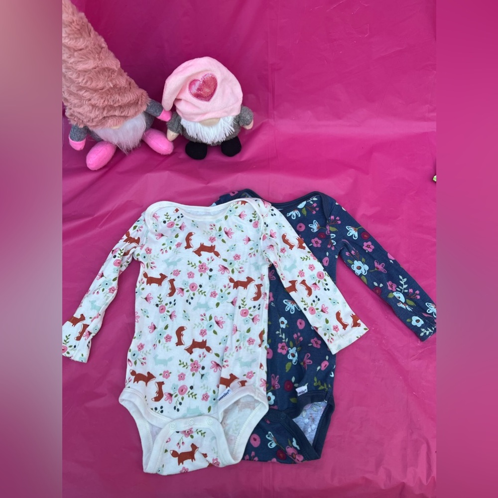 Baby Bundle!! Two 3-6 months Gerber baby onesies 💗